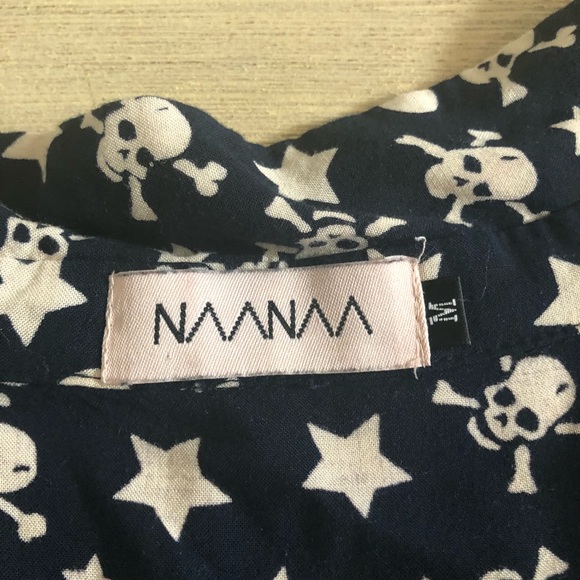 button up crop top shirt with skulls - Picture 2 of 3